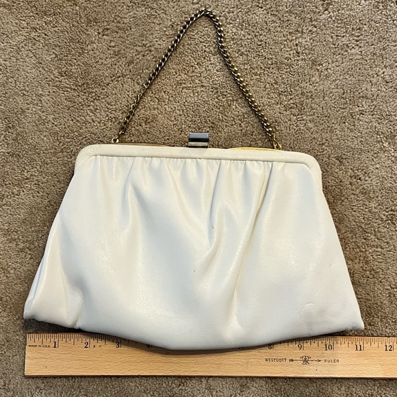 Vintage 1960s Ande’ White Faux Leather Handbag with Hinged Frame - Picture 1 of 12